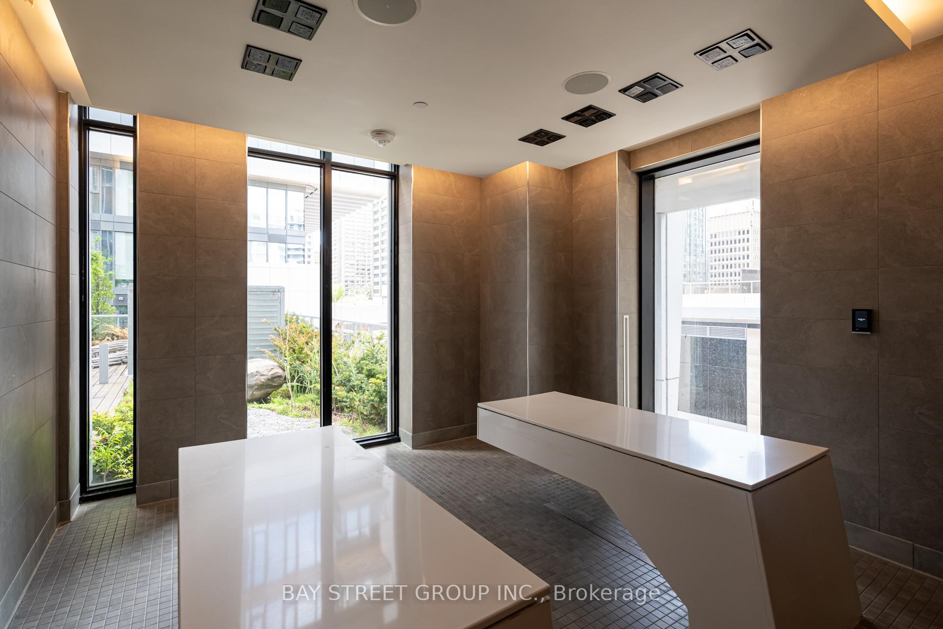 2 Bedrooms Condo at 1 Yorkville, Toronto For sale