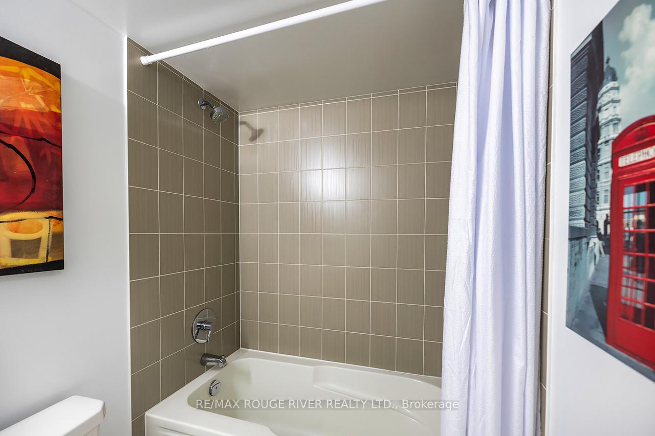 2 Bedrooms Condo at 30 Meadowglen,  Toronto For sale