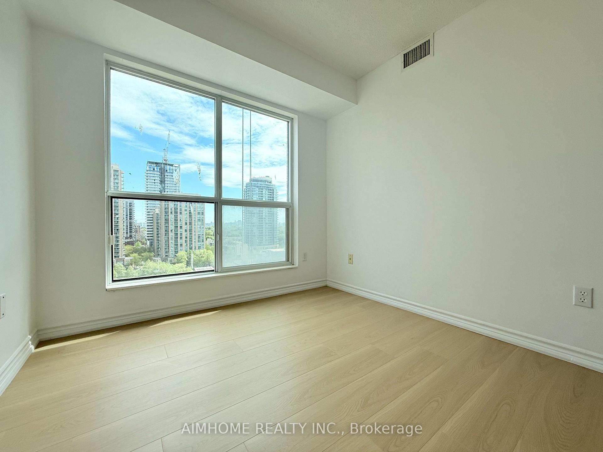 3 Bedrooms Condo at 7 Lorraine, Toronto For sale