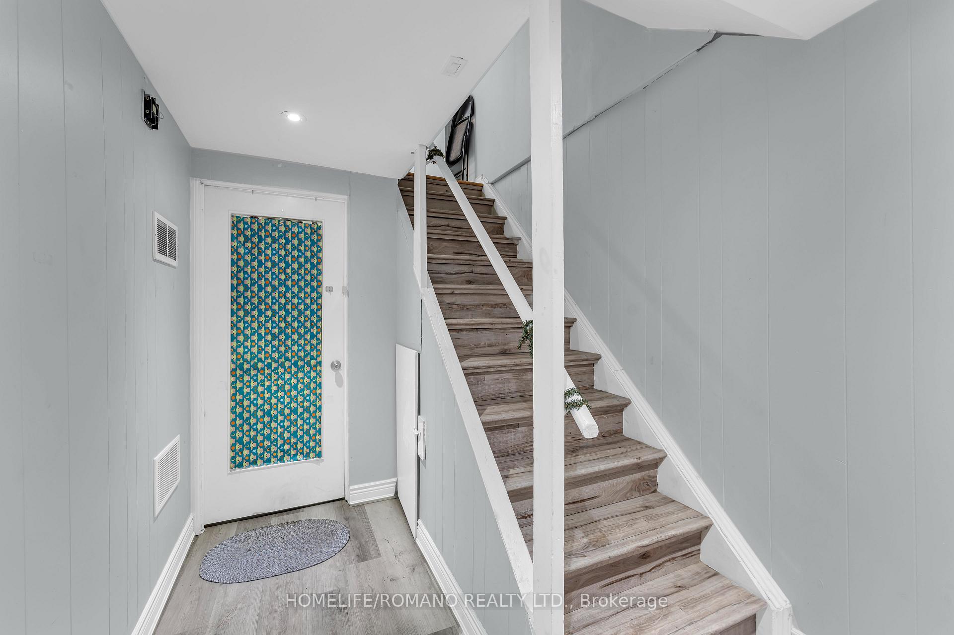 4 Bedrooms Condo at 7440 Goreway, Mississauga For sale