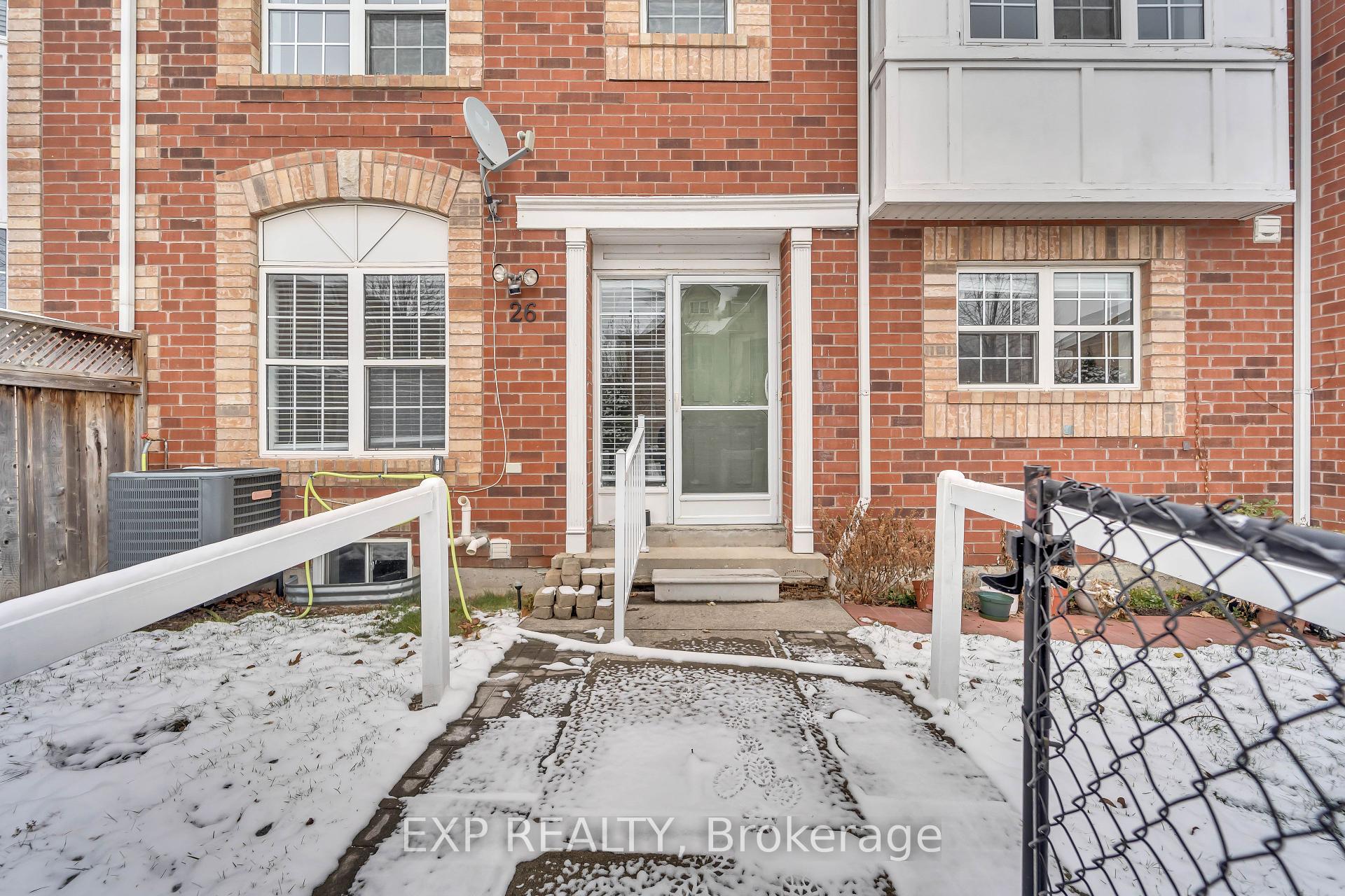 4 Bedrooms Condo at 199 Hillcrest, Mississauga For sale