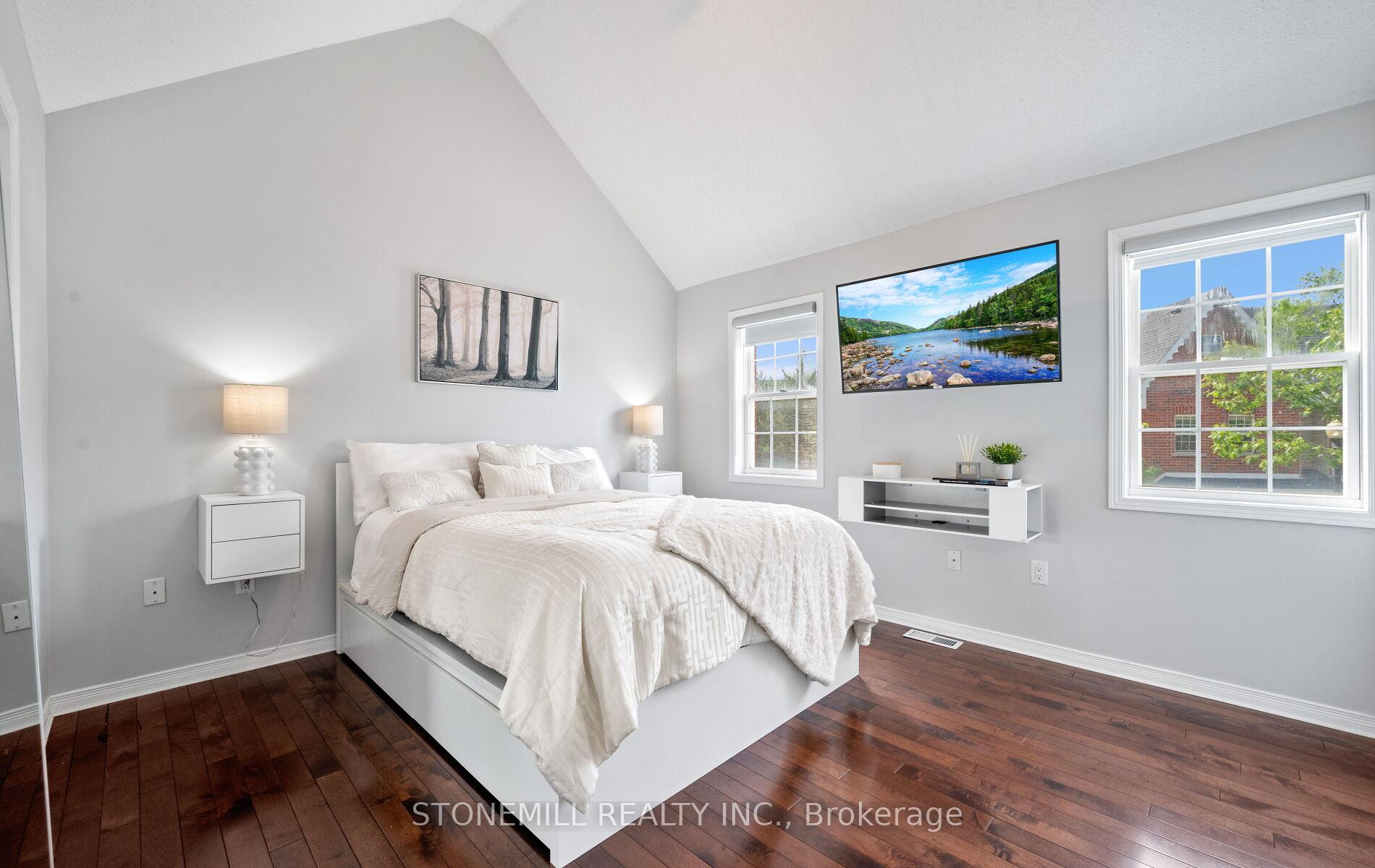 2 Bedrooms Condo at 4200 Kilmer, Burlington For sale