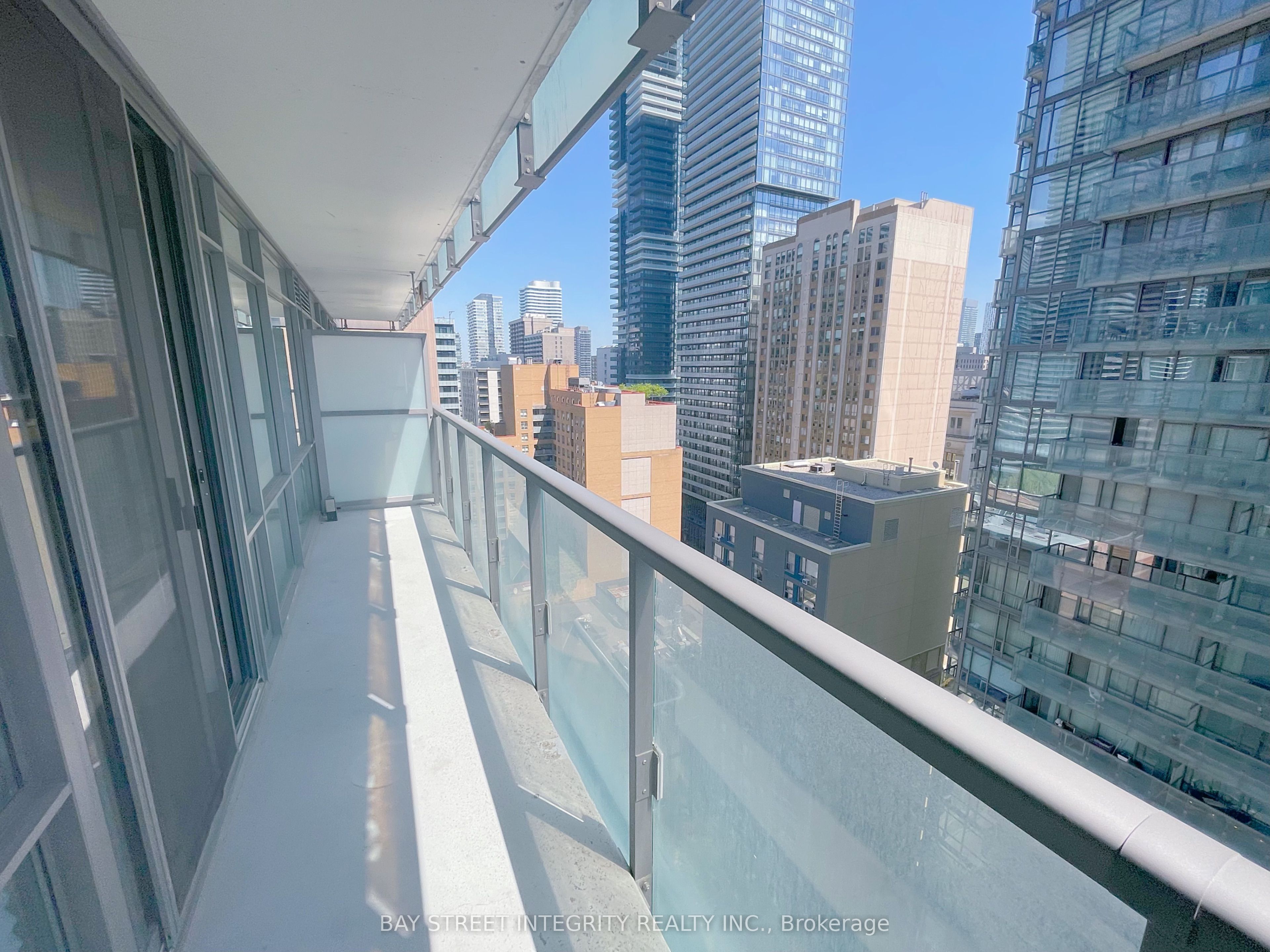 37 Grosvenor Street, #1710