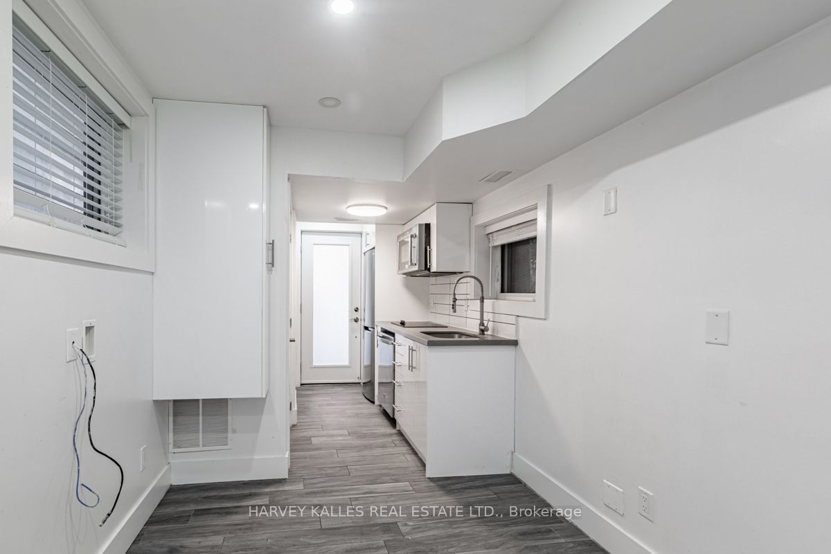 160 Lansdowne Avenue 4