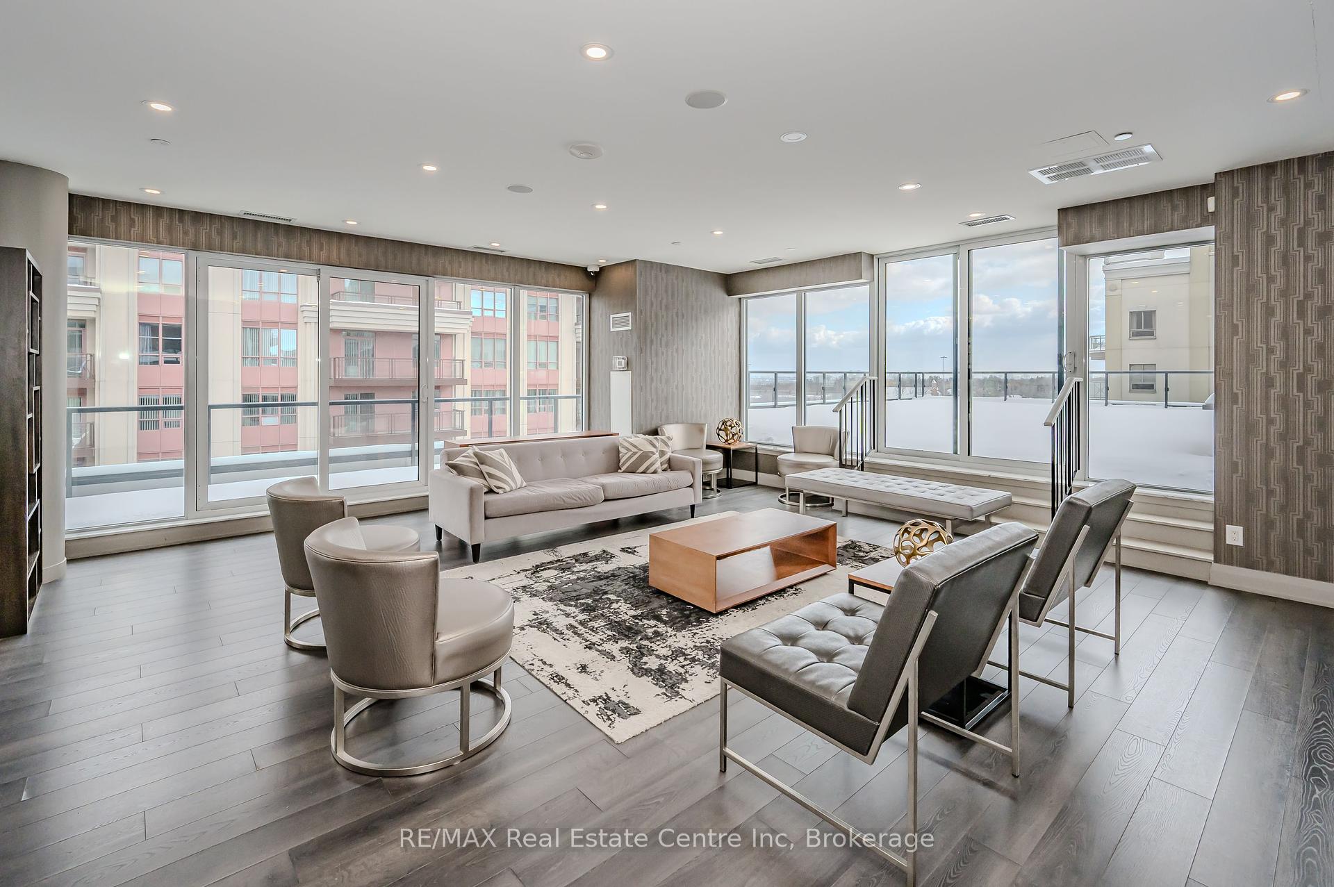 2 Bedrooms Condo at 18 Rean, Toronto For sale