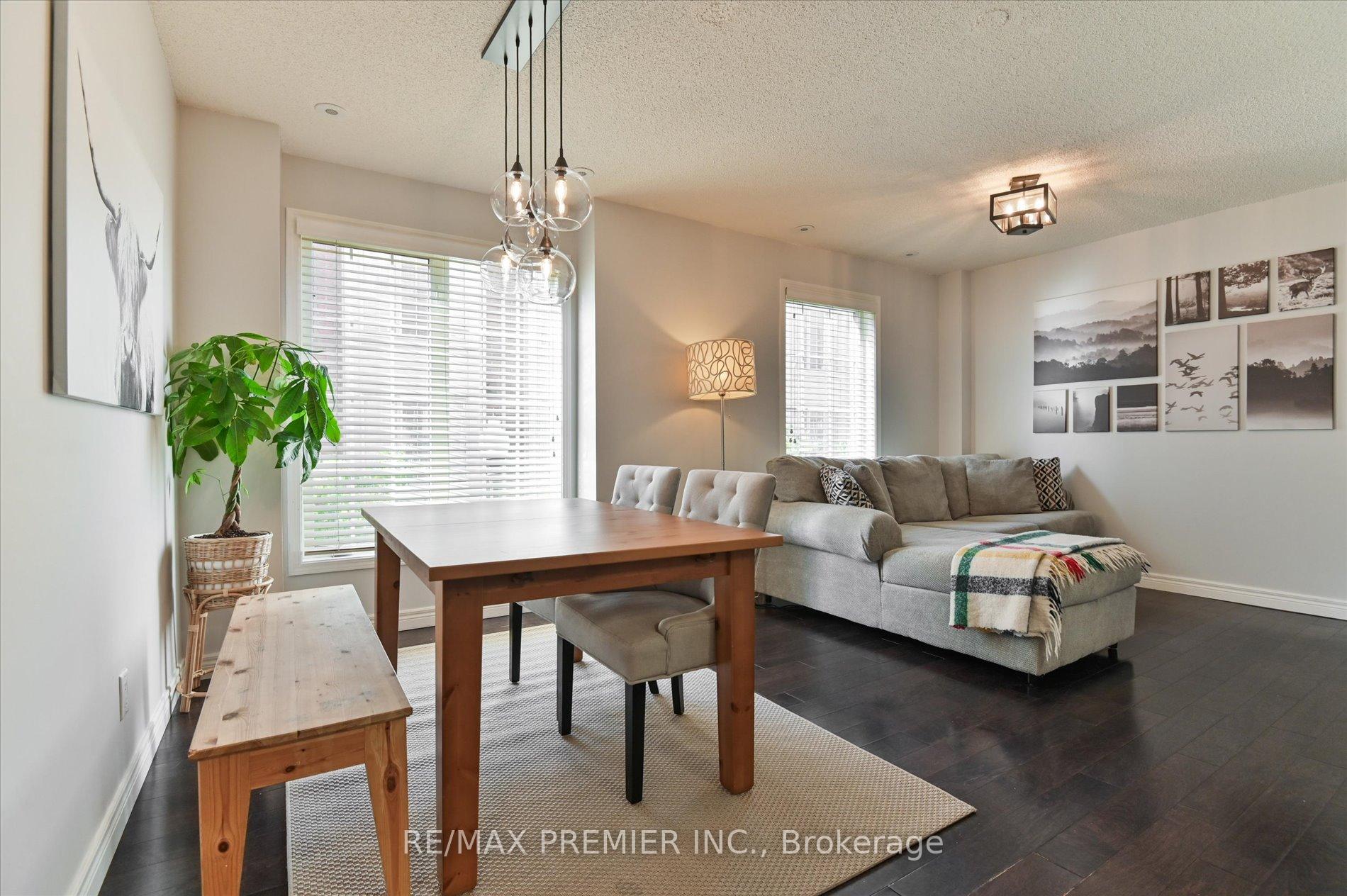 3 Bedrooms Condo at 3 Everson, Toronto For sale