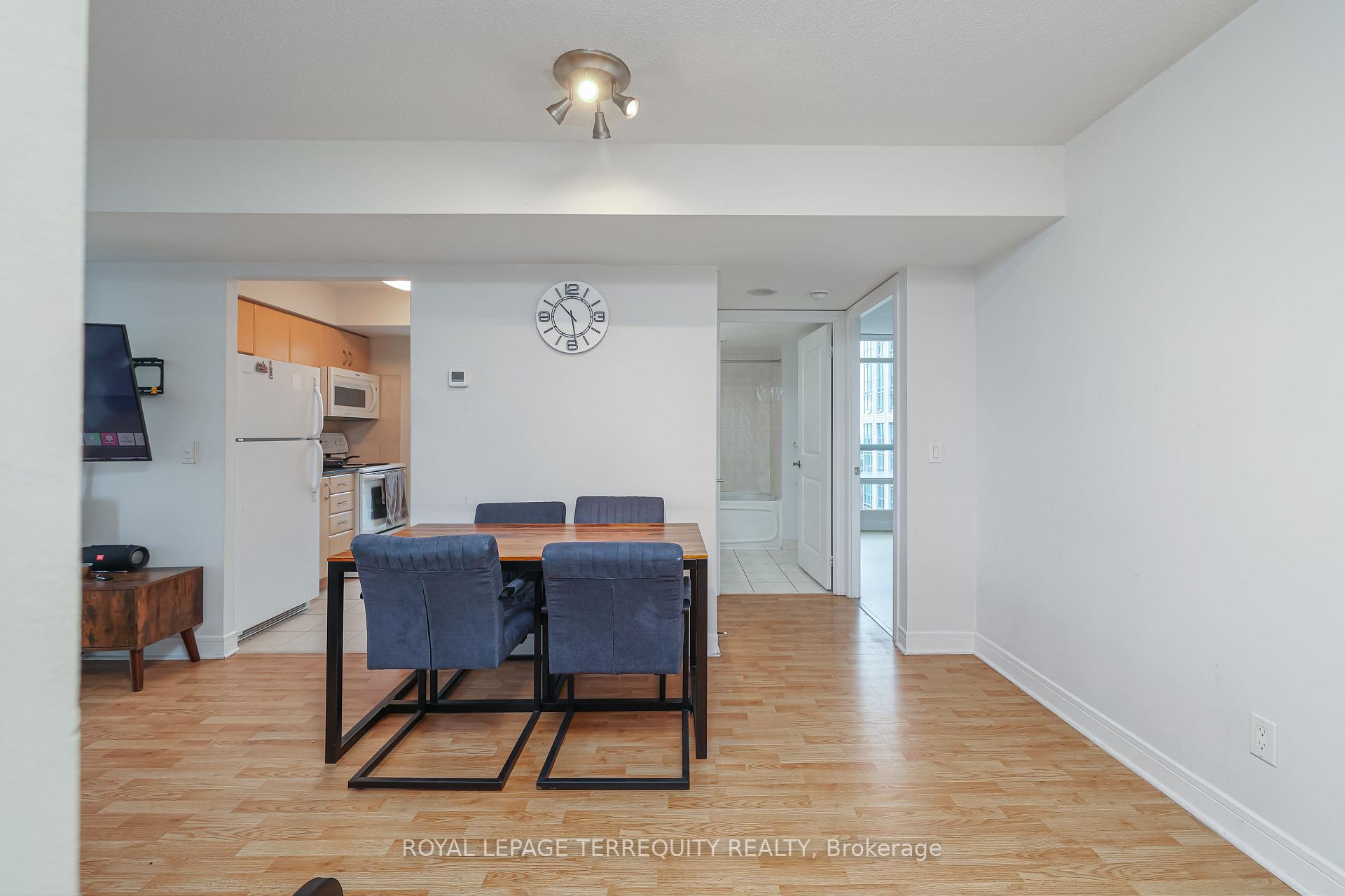 2 Bedrooms Condo at 35 Bales, Toronto For sale
