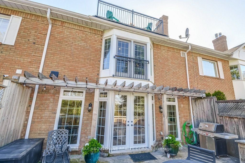 21 Chisholm Street