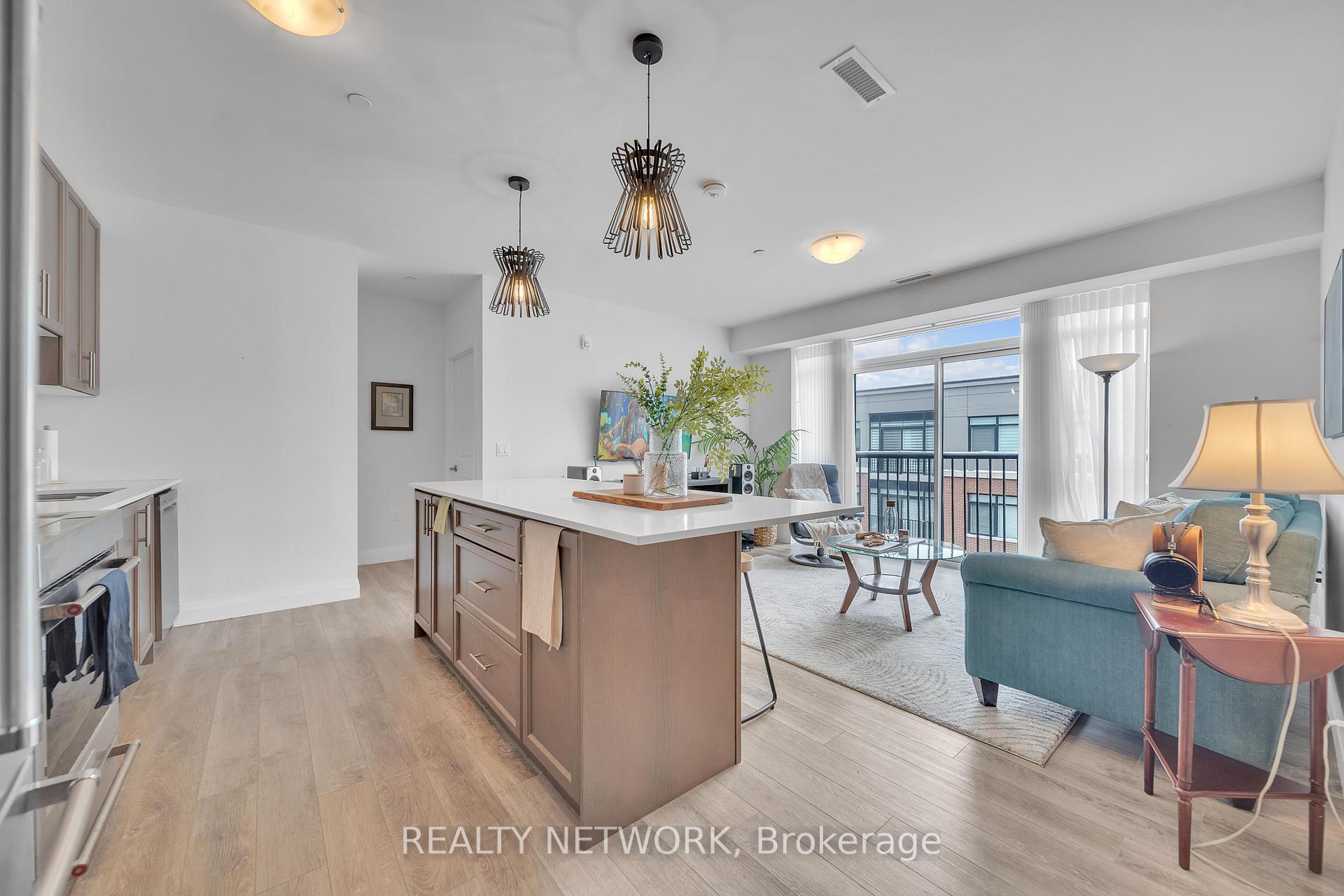 2 Bedrooms Condo at 1 Redfern, Hamilton For sale