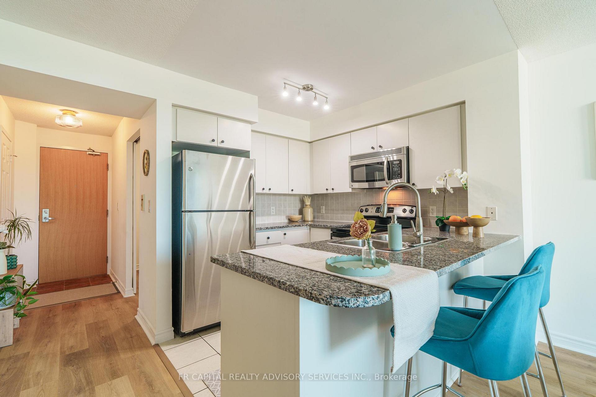 2 Bedrooms Condo at 68 Grangeway, Toronto For sale