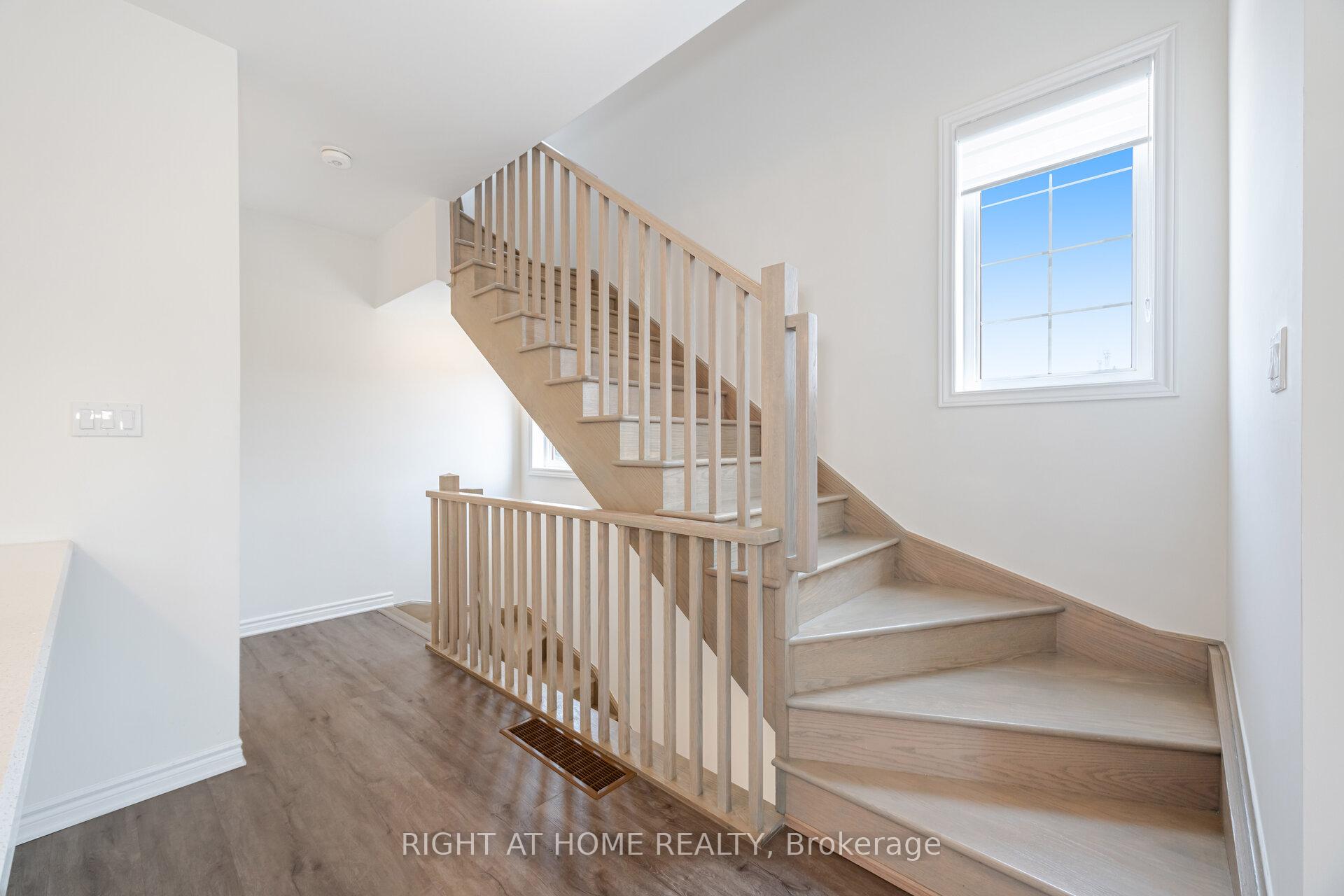 2 Bedrooms Condo at 305 Garner, Hamilton For sale