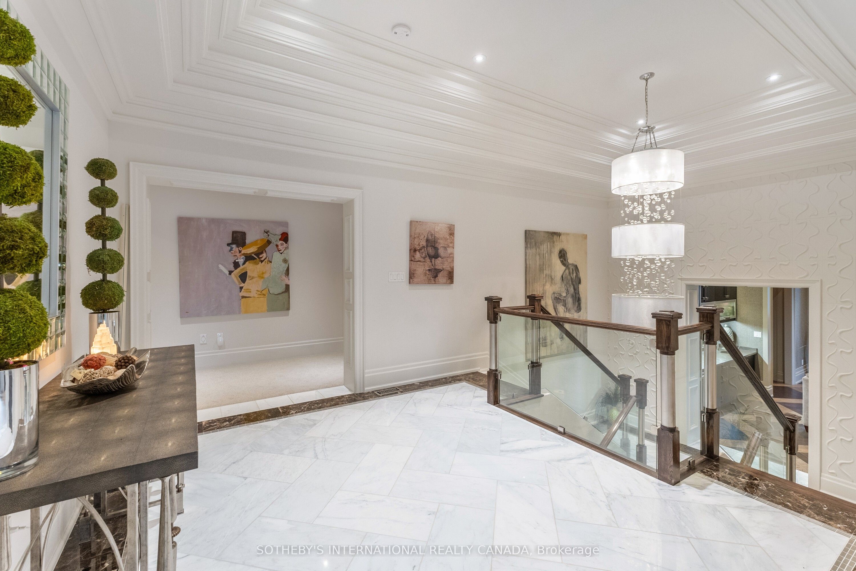 8 Thornhill Avenue