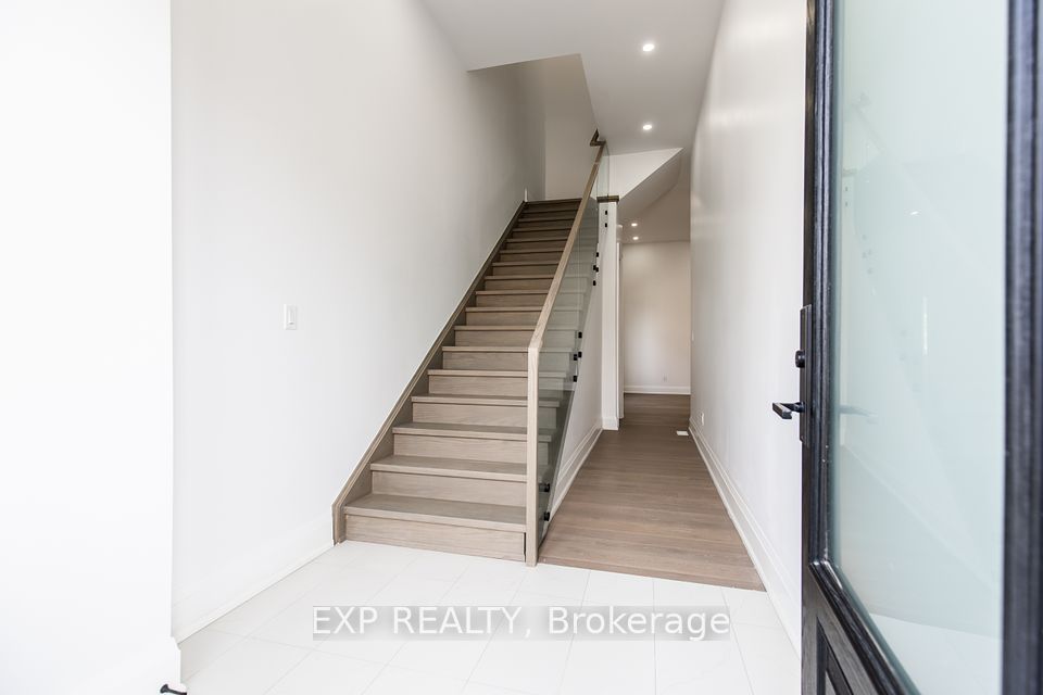 6612 Harmony Hill, Mississauga, ON L5W 1S5