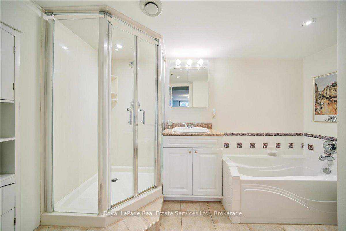 2 Bedrooms Condo at 2180 Marine, Oakville For sale