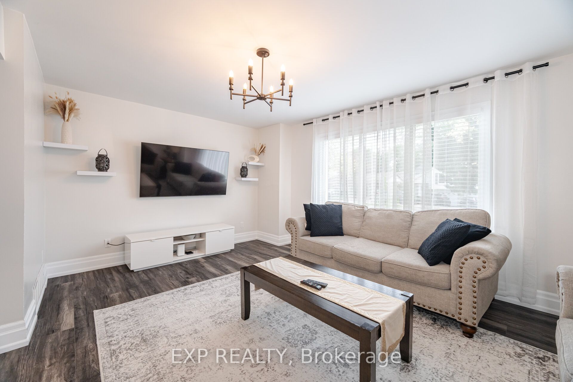 384 Daralea Heights