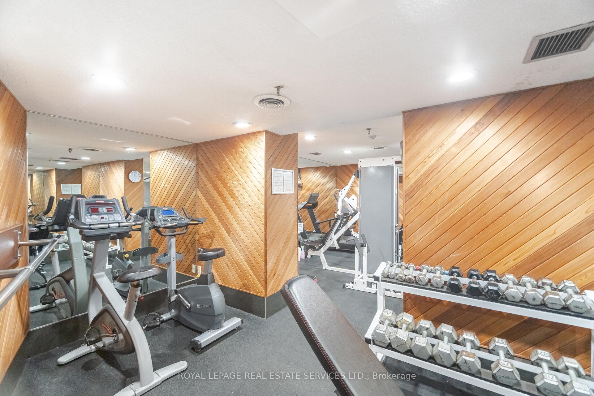 2 Bedrooms Condo at 40 Richview, Toronto For sale