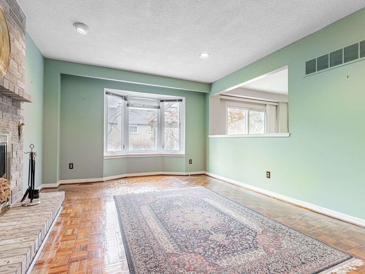 18 Finlayson Court W