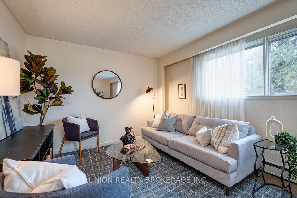 54 Oakridge Drive, Toronto, ON M1M 2A4