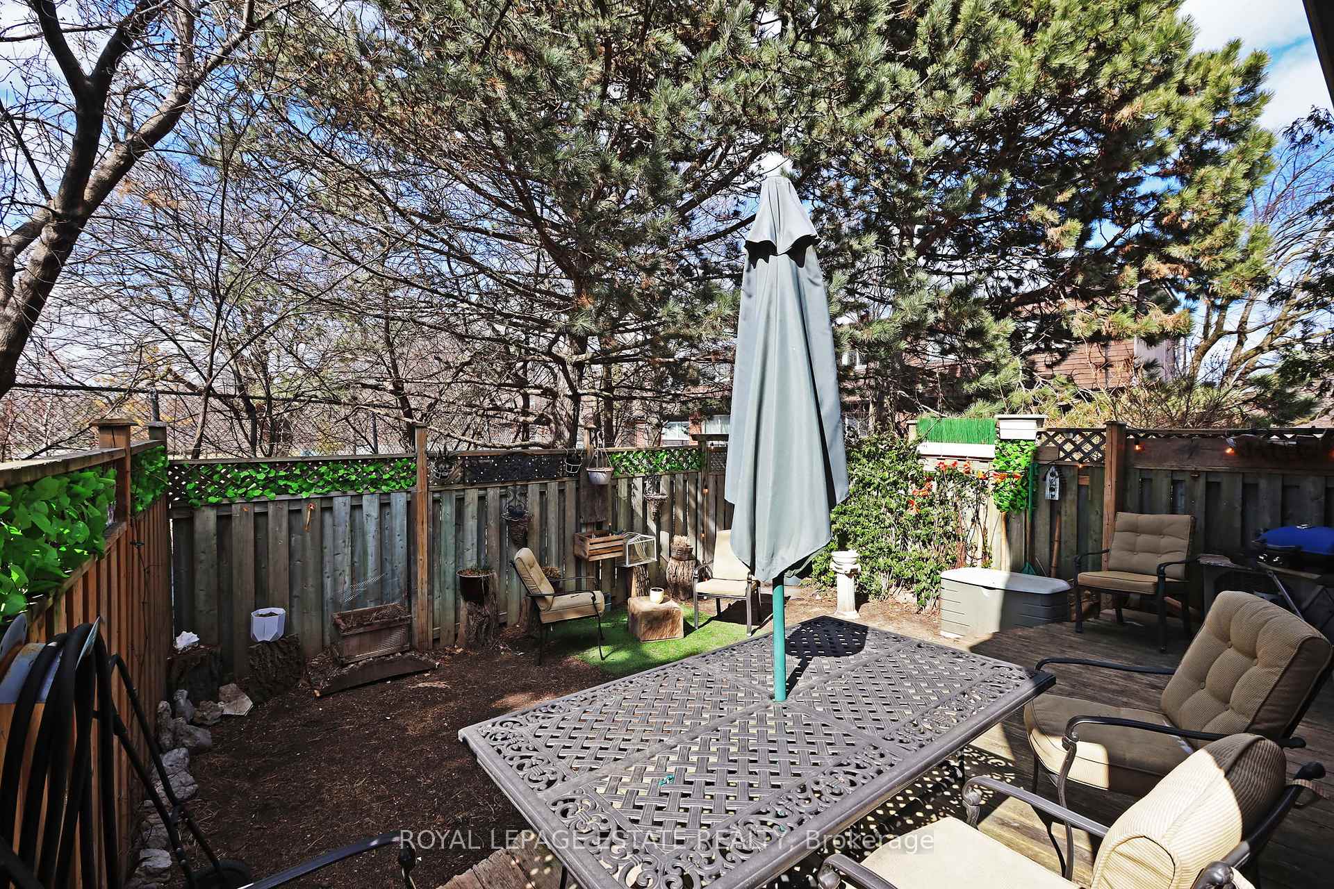 4 Bedrooms Condo at 3100 Kingston, Toronto For sale