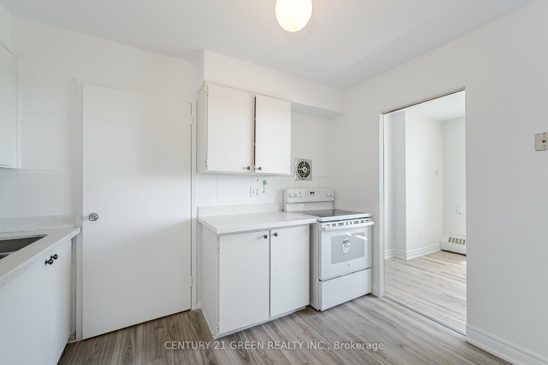 4 Bedrooms Condo at 5 Parkway Forest,  Toronto For sale
