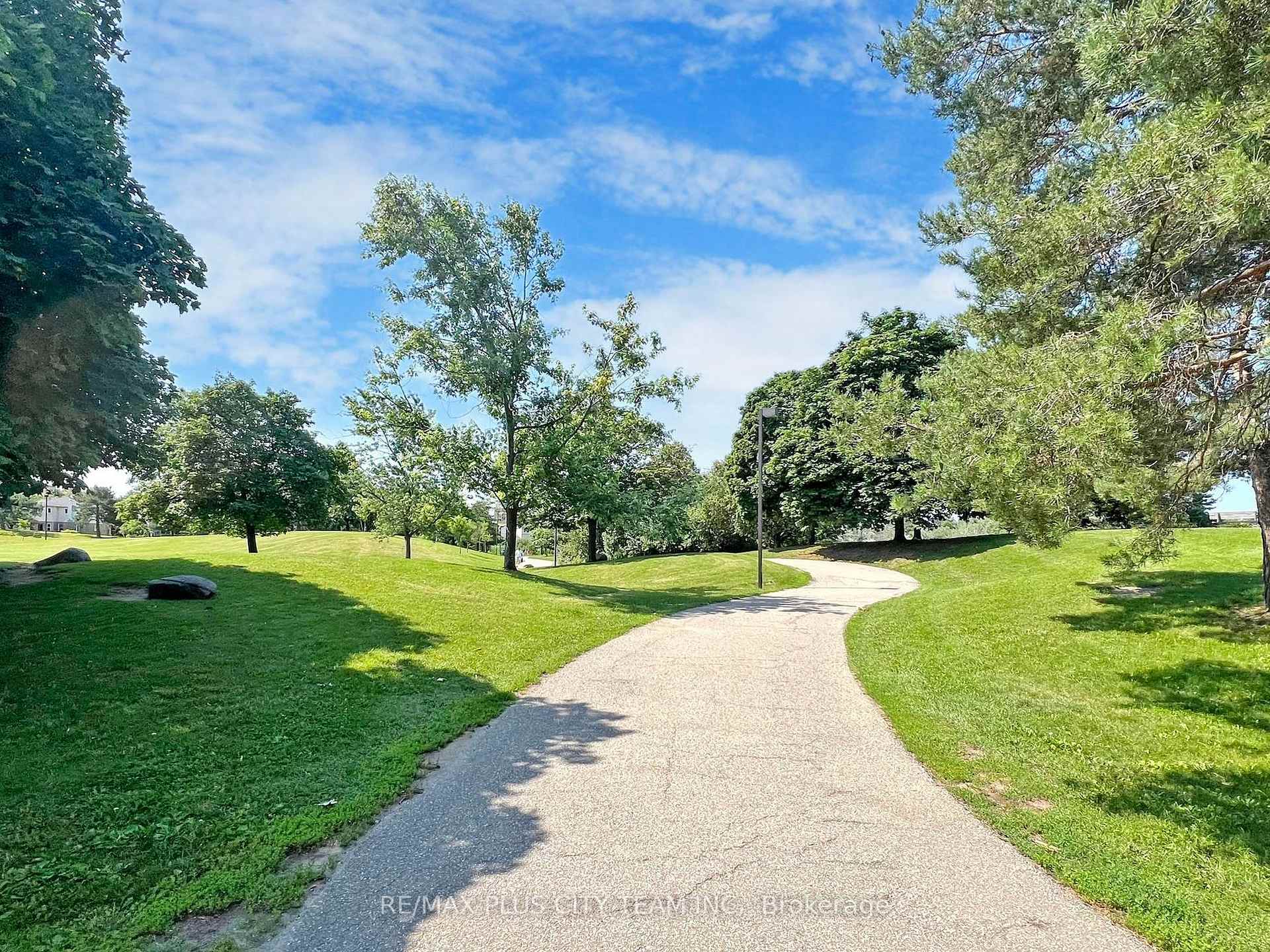 3 Bedrooms Condo at 6500 Montevideo,  Mississauga For sale