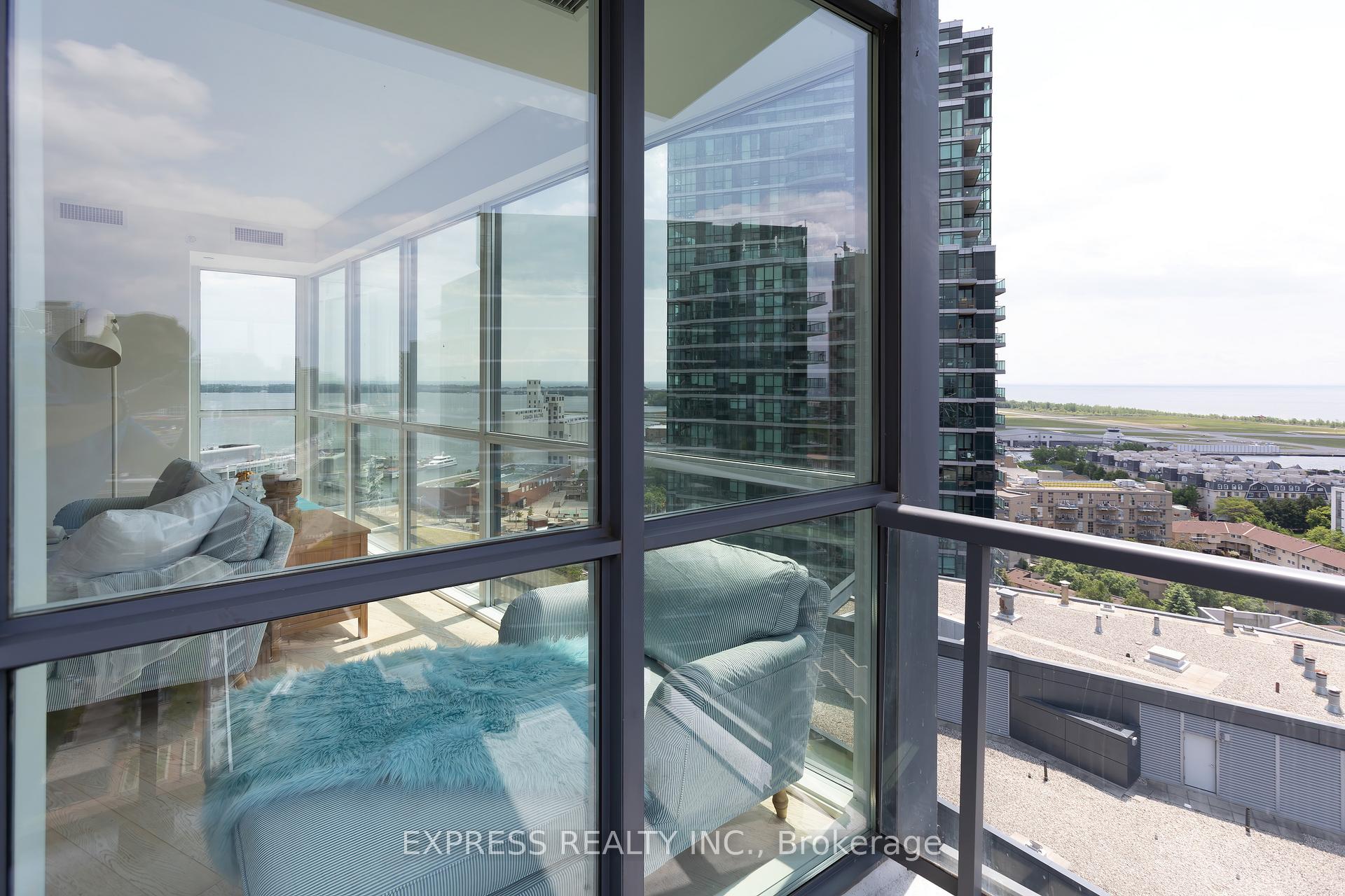 2 Bedrooms Condo at 20 Bruyeres, Toronto For sale