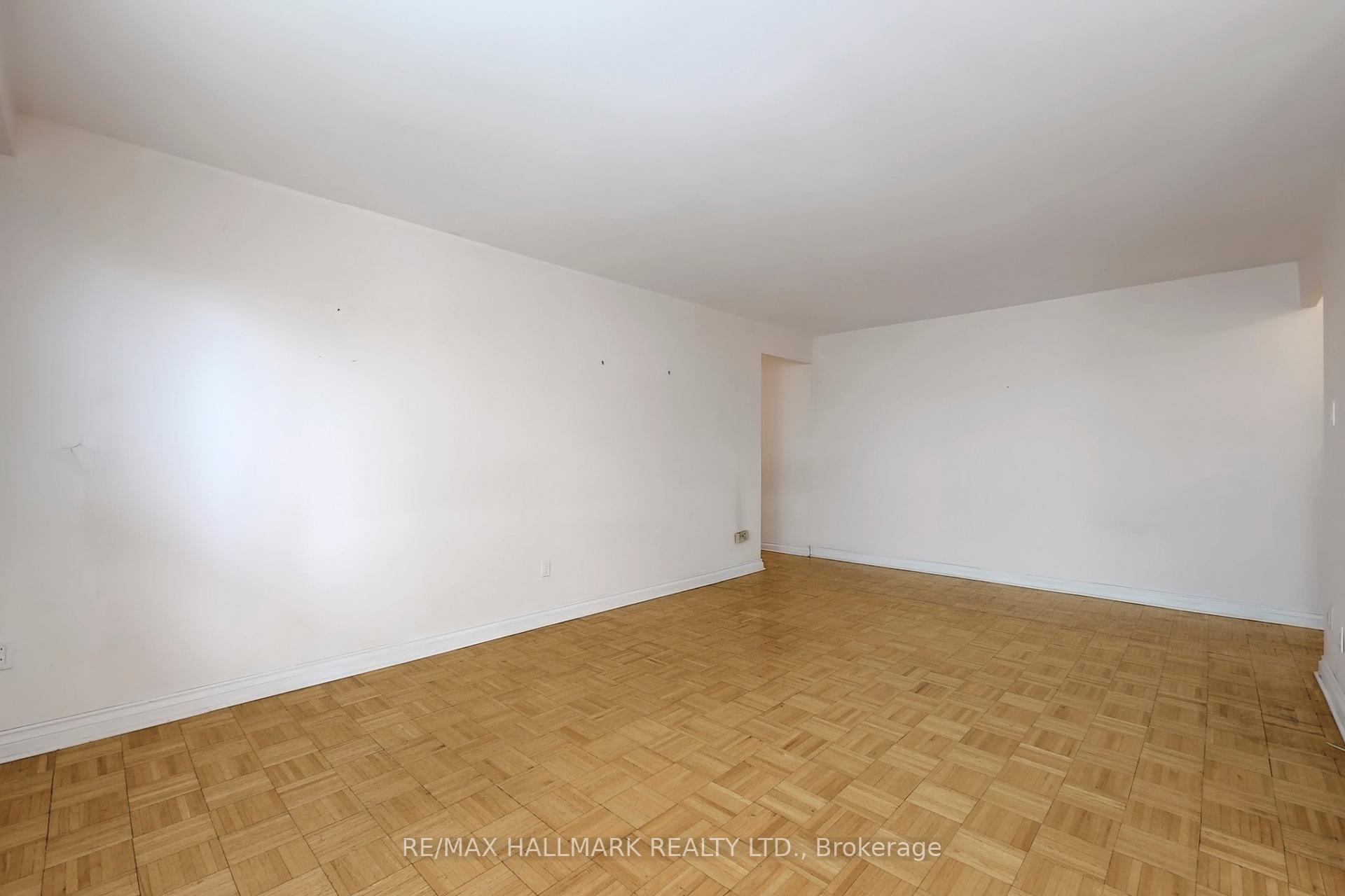 2 Bedrooms Condo at 50 Gulliver, Toronto For sale