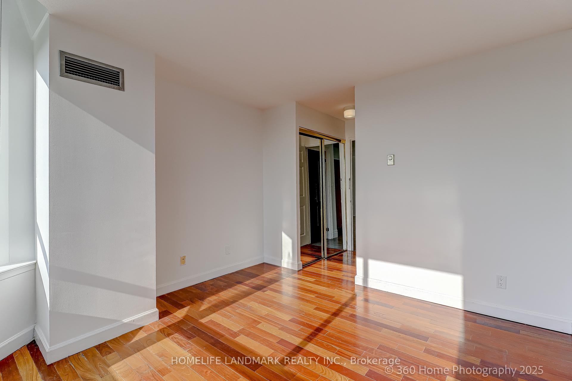 2 Bedrooms Condo at 175 Bamburgh, Toronto For sale
