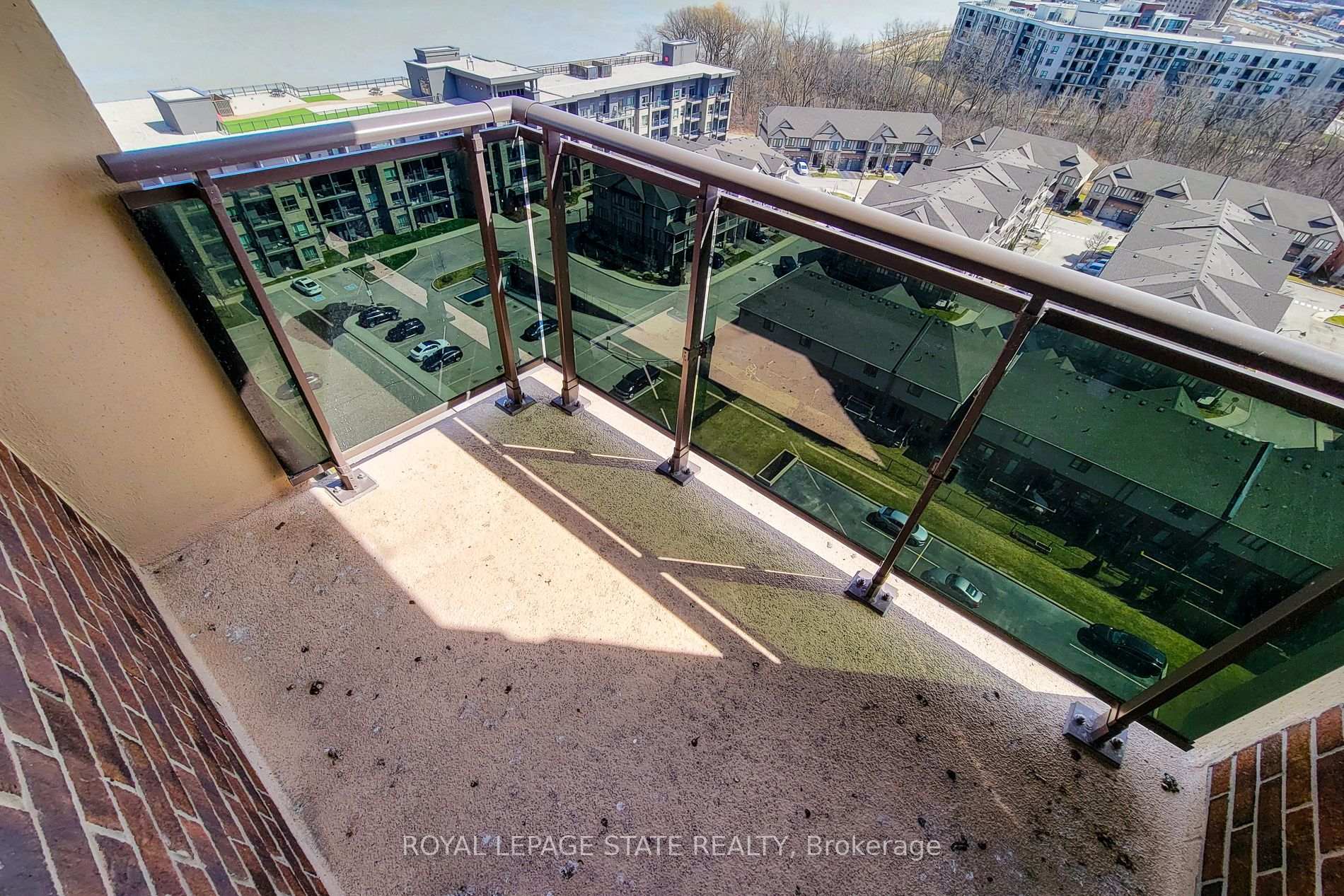 3 Bedrooms Condo at 301 Frances, Hamilton For sale