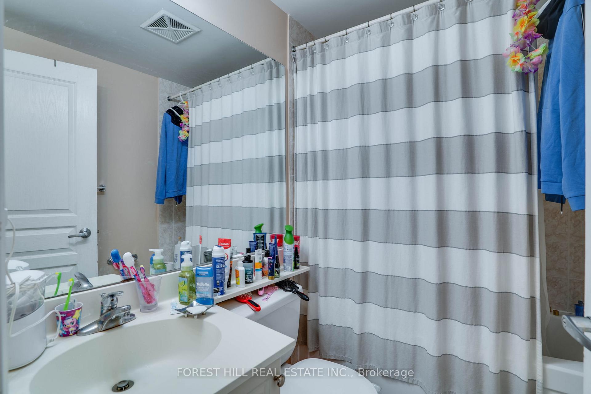 2 Bedrooms Co-op at 220 Burnhamthorpe, Mississauga For sale