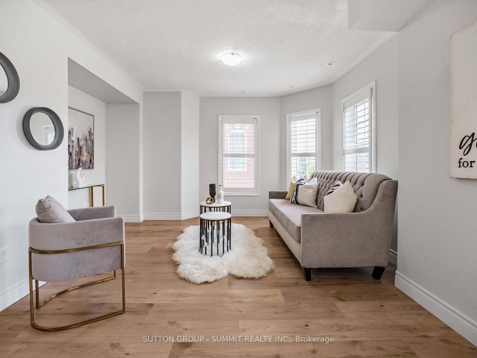3 Bedrooms Condo at 614 Shoreline, Mississauga For sale