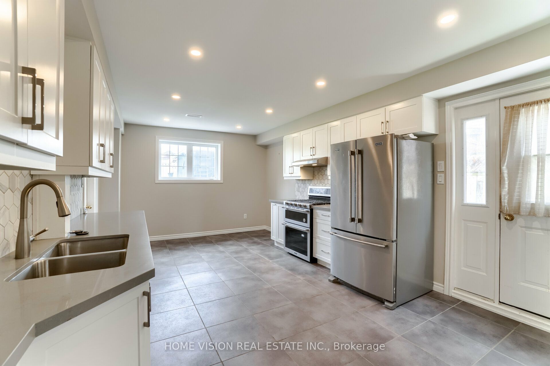 1433 Springwater Crescent E, #Lower Unit