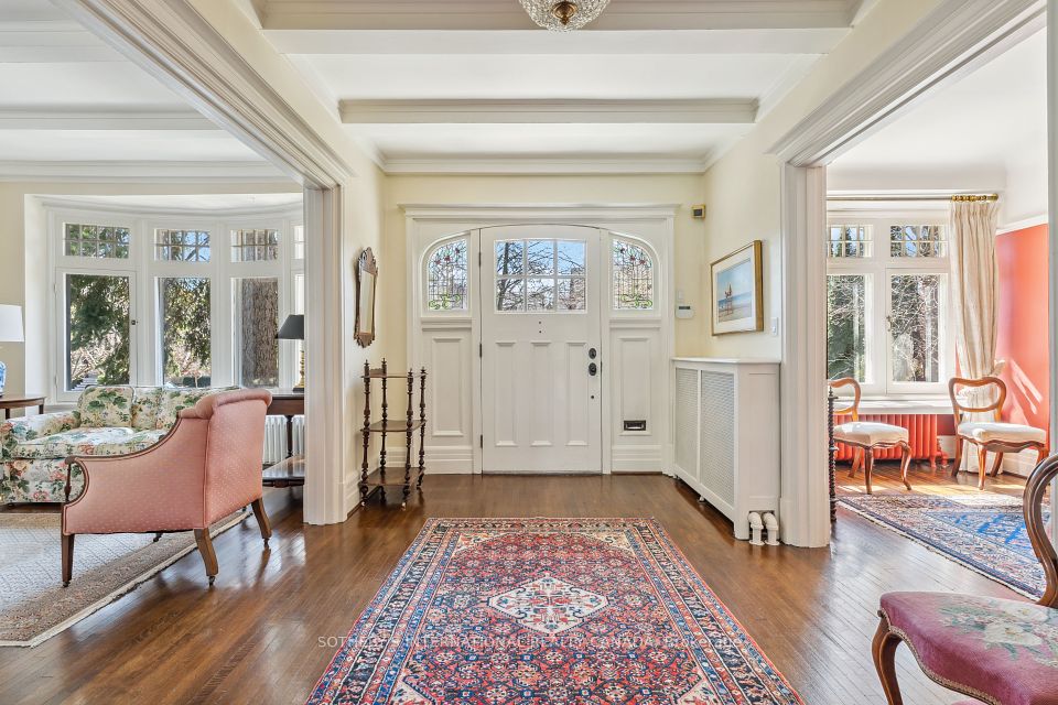 22 Binscarth Road, Toronto, ON M4W 1Y1