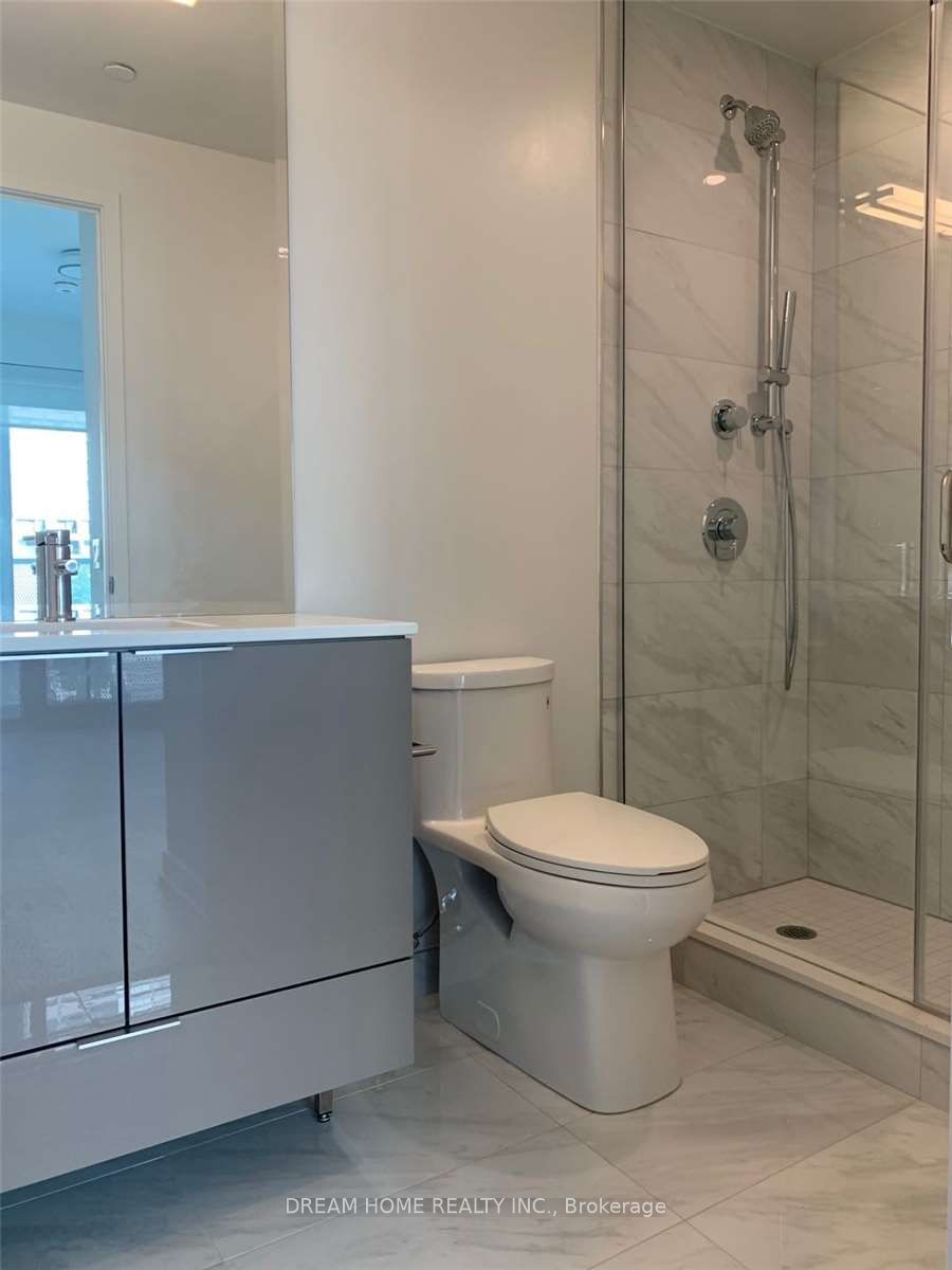 15 Queens Quay E, #515