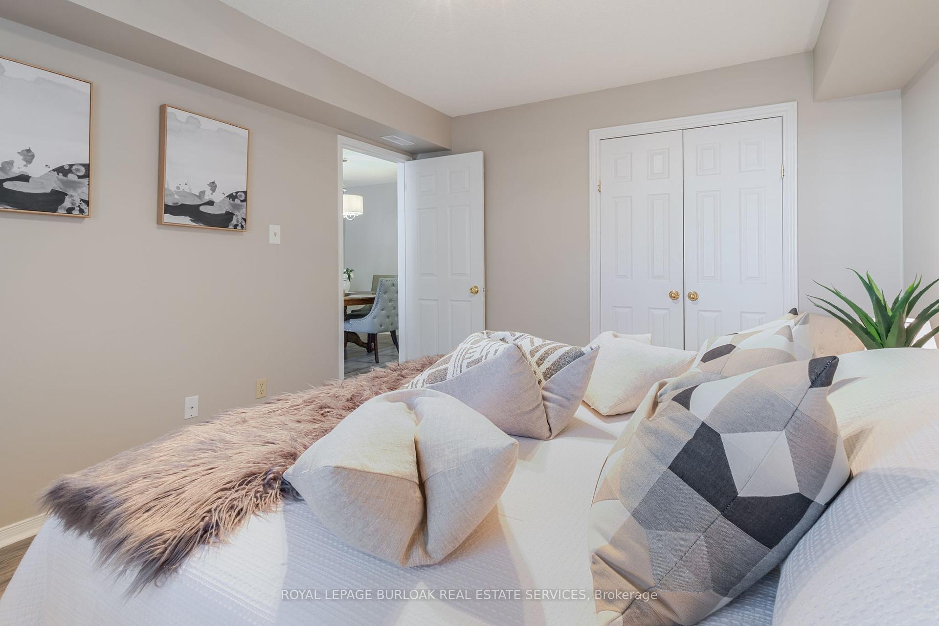 2 Bedrooms Condo at 2110 Cleaver, Burlington For sale