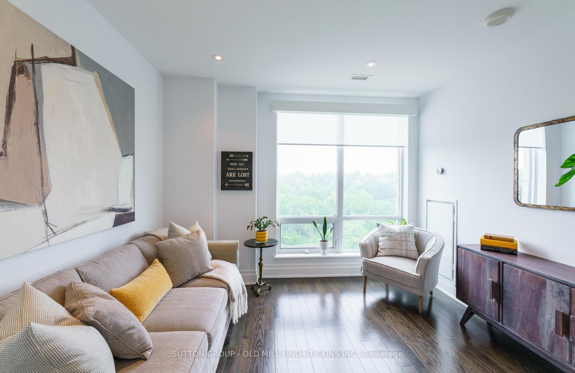 2 Bedrooms Condo at 30 Old Mill, Toronto For sale