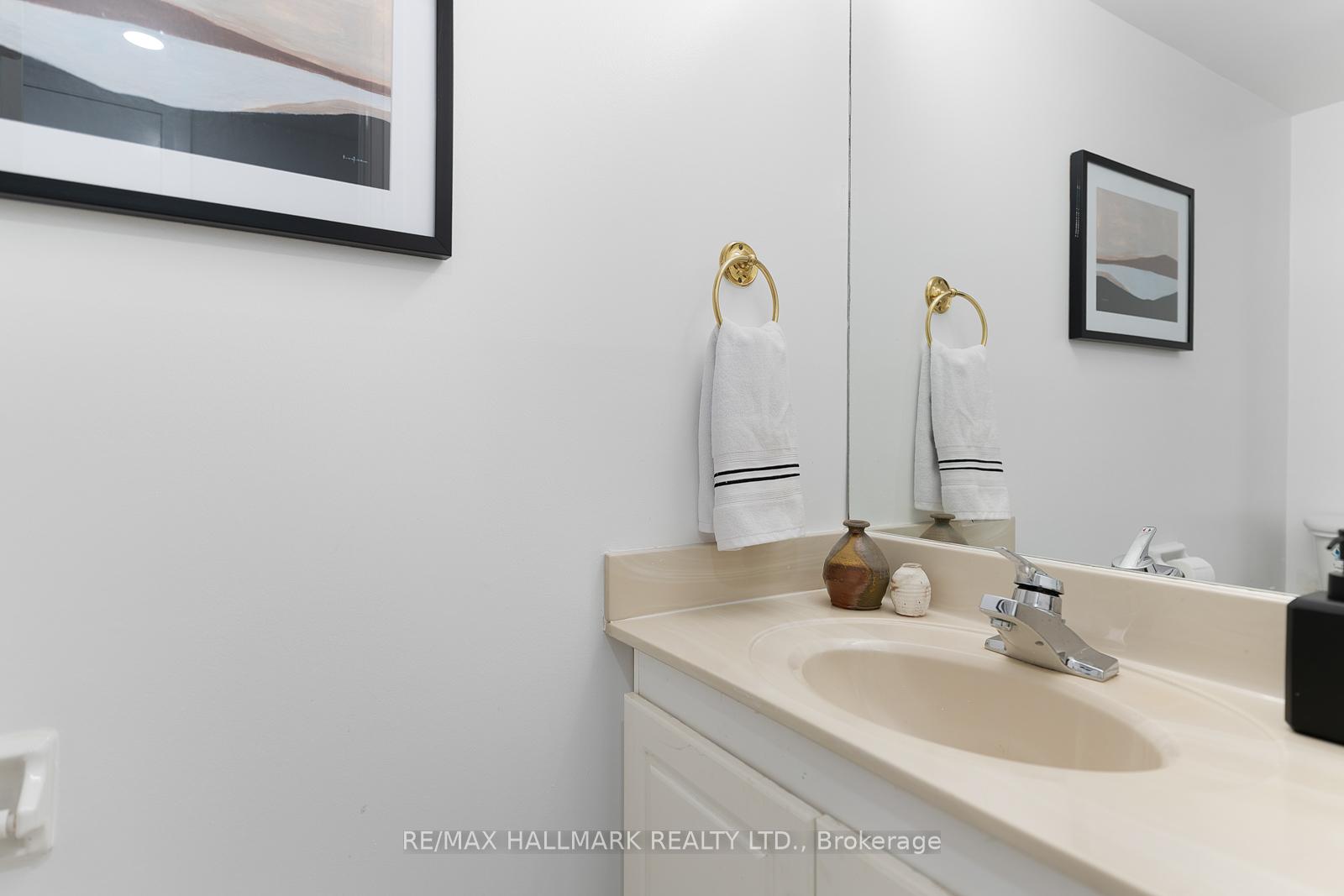 4 Bedrooms Condo at 95 Summerhill, Toronto For sale