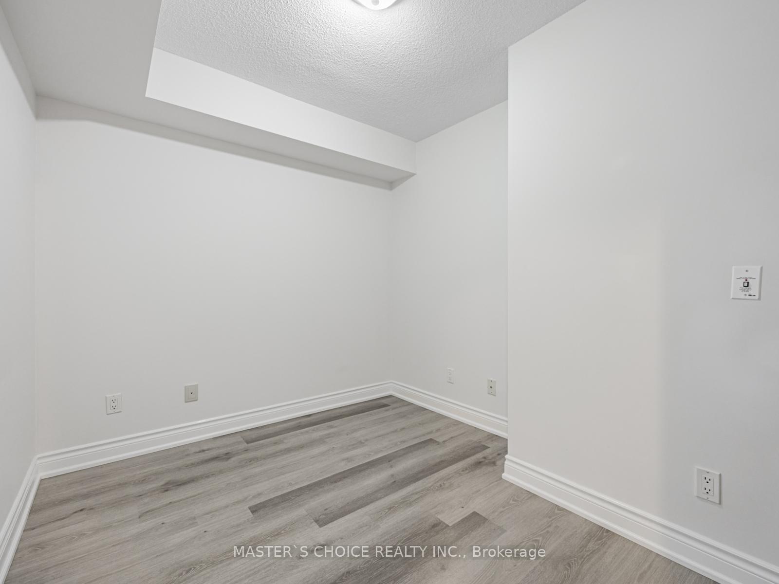 2 Bedrooms Condo at 70 Town Centre, Toronto For sale