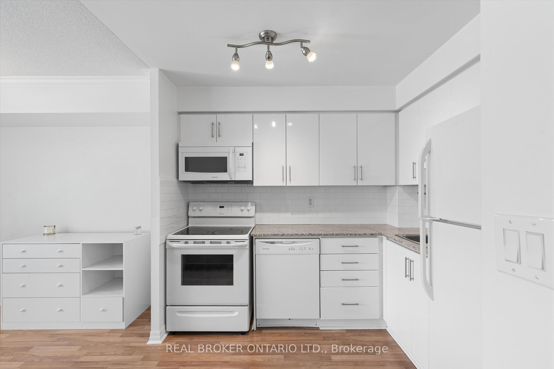 1 Bedroom Condo at 2035 Sheppard, Toronto For sale