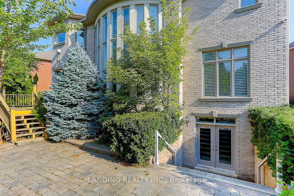 33 Winterport Court