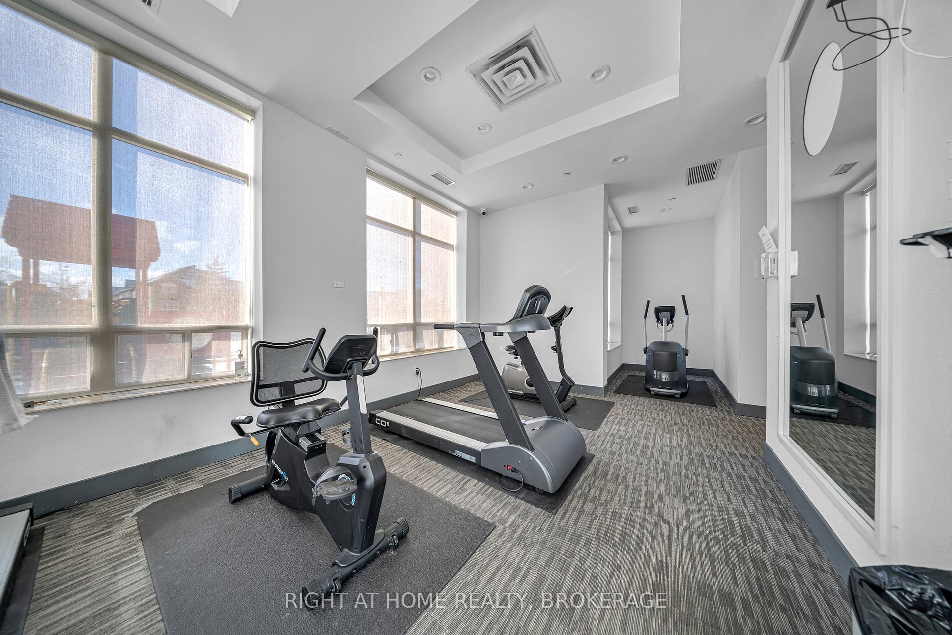 2 Bedrooms Condo at 55 STRATHAVEN, Mississauga For sale