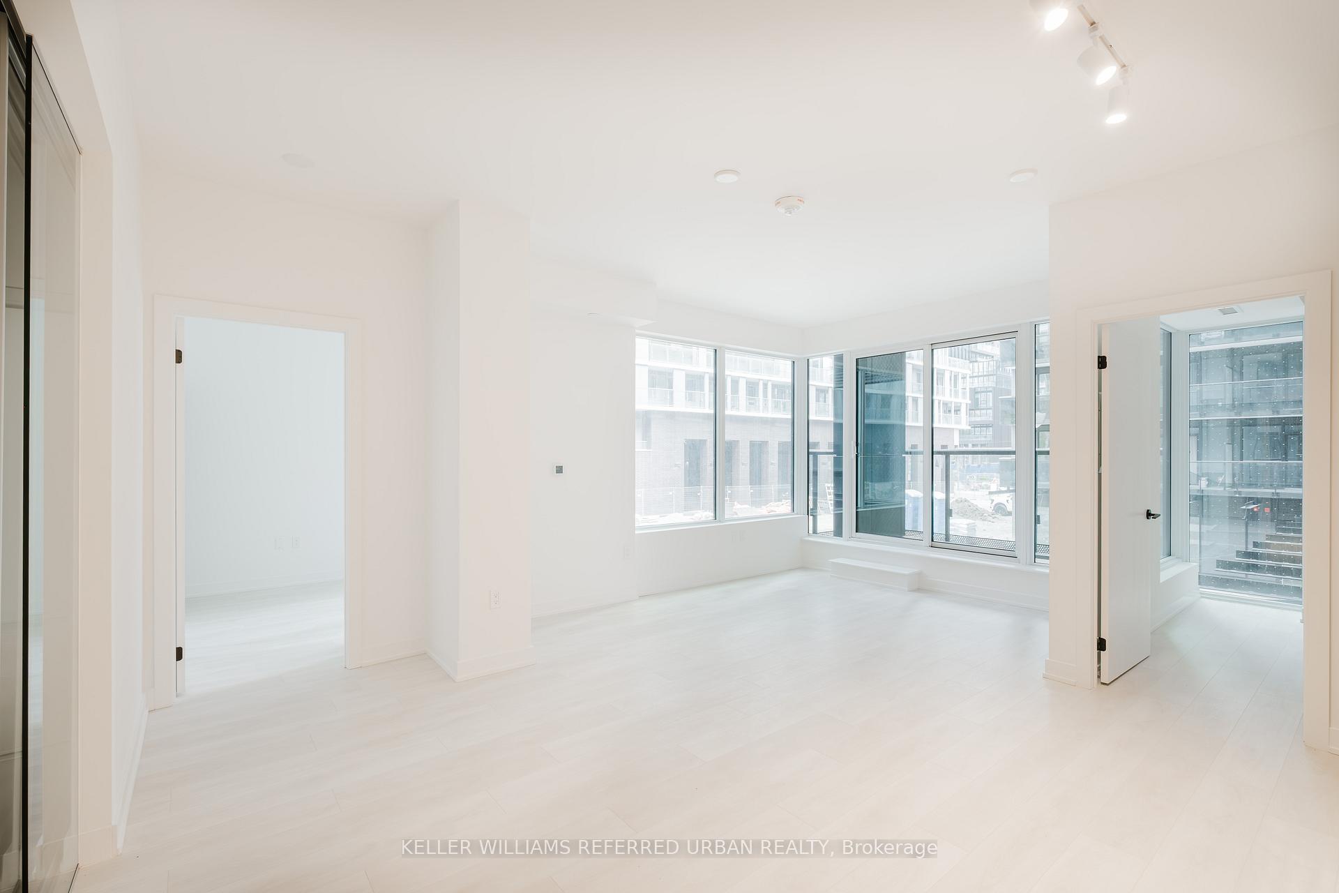 3 Bedrooms Condo at 127 Broadway, Toronto For sale