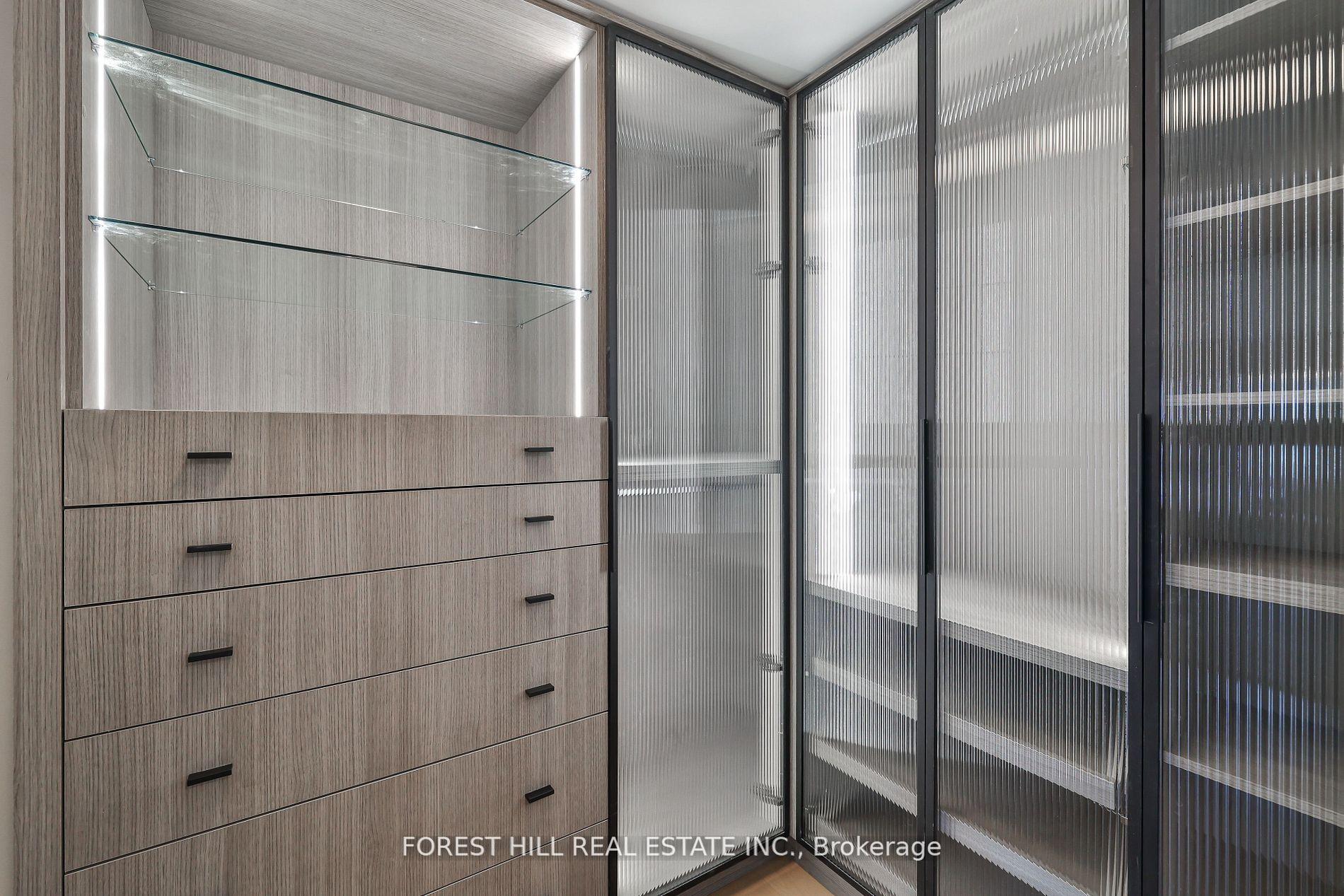 3 Bedrooms Condo at 33 University, Toronto For sale