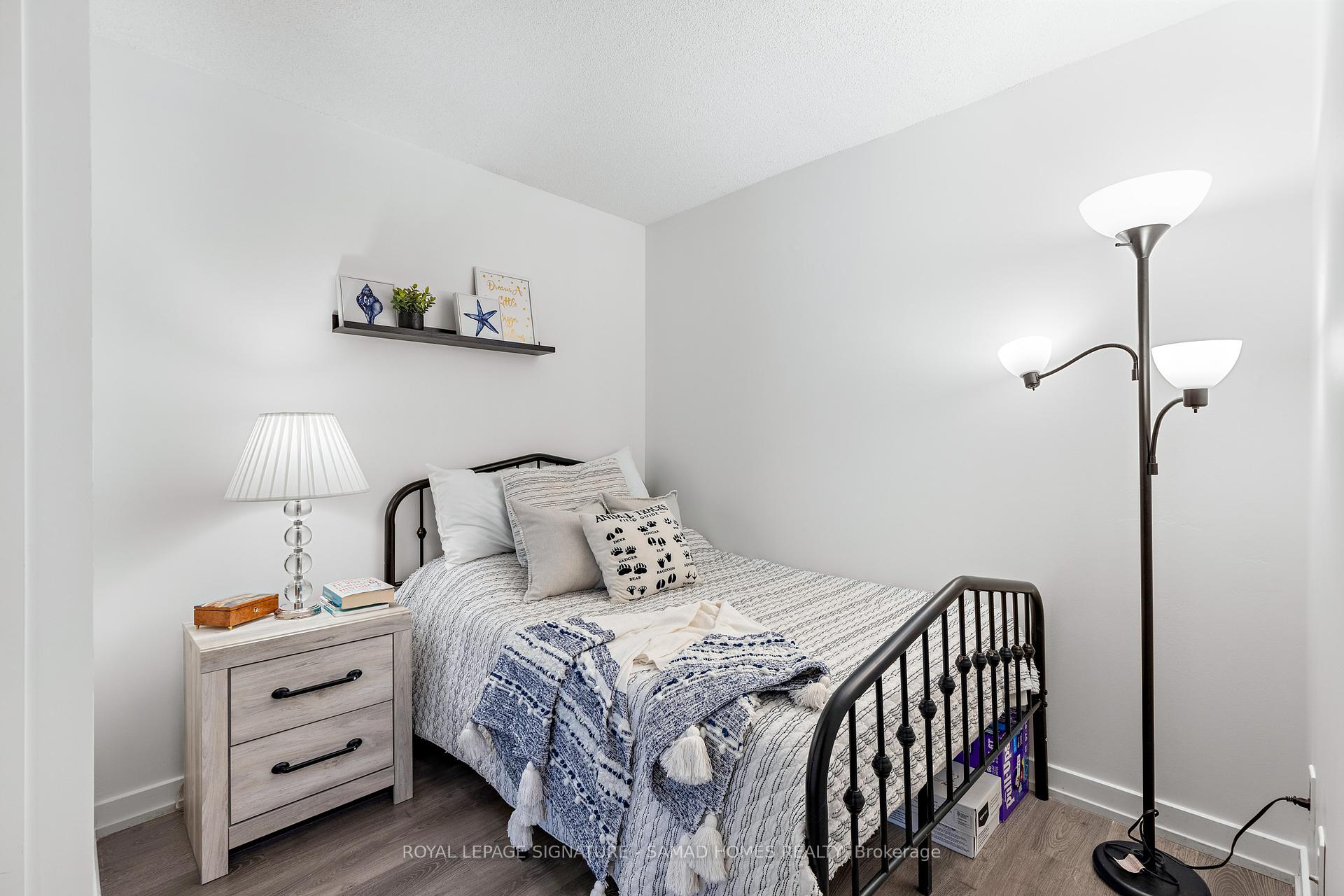 3 Bedrooms Condo at 10 Capreol, Toronto For sale