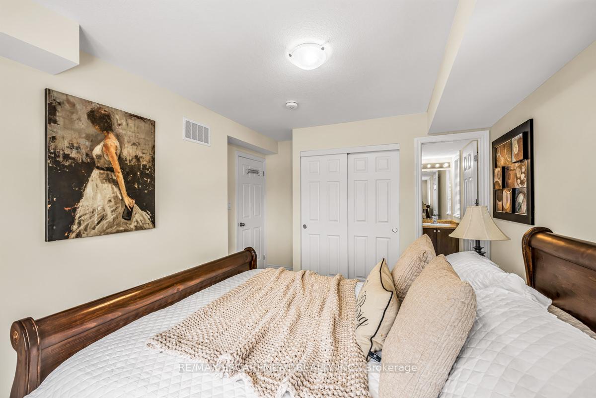 2 Bedrooms Condo at 383 Dundas,  Hamilton For sale