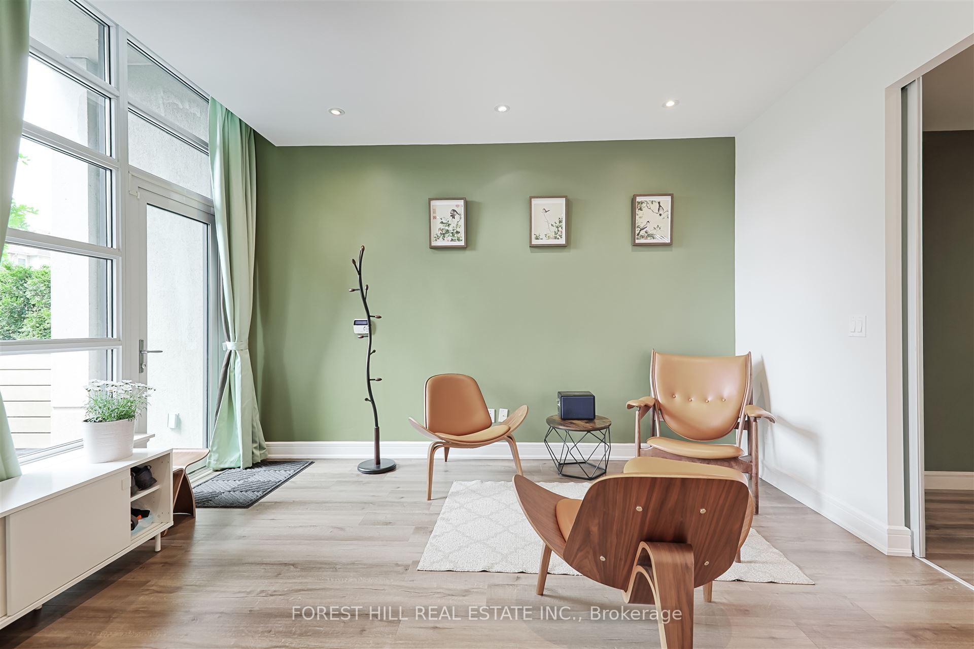 4 Bedrooms Condo at 35 Brian Peck, Toronto For sale