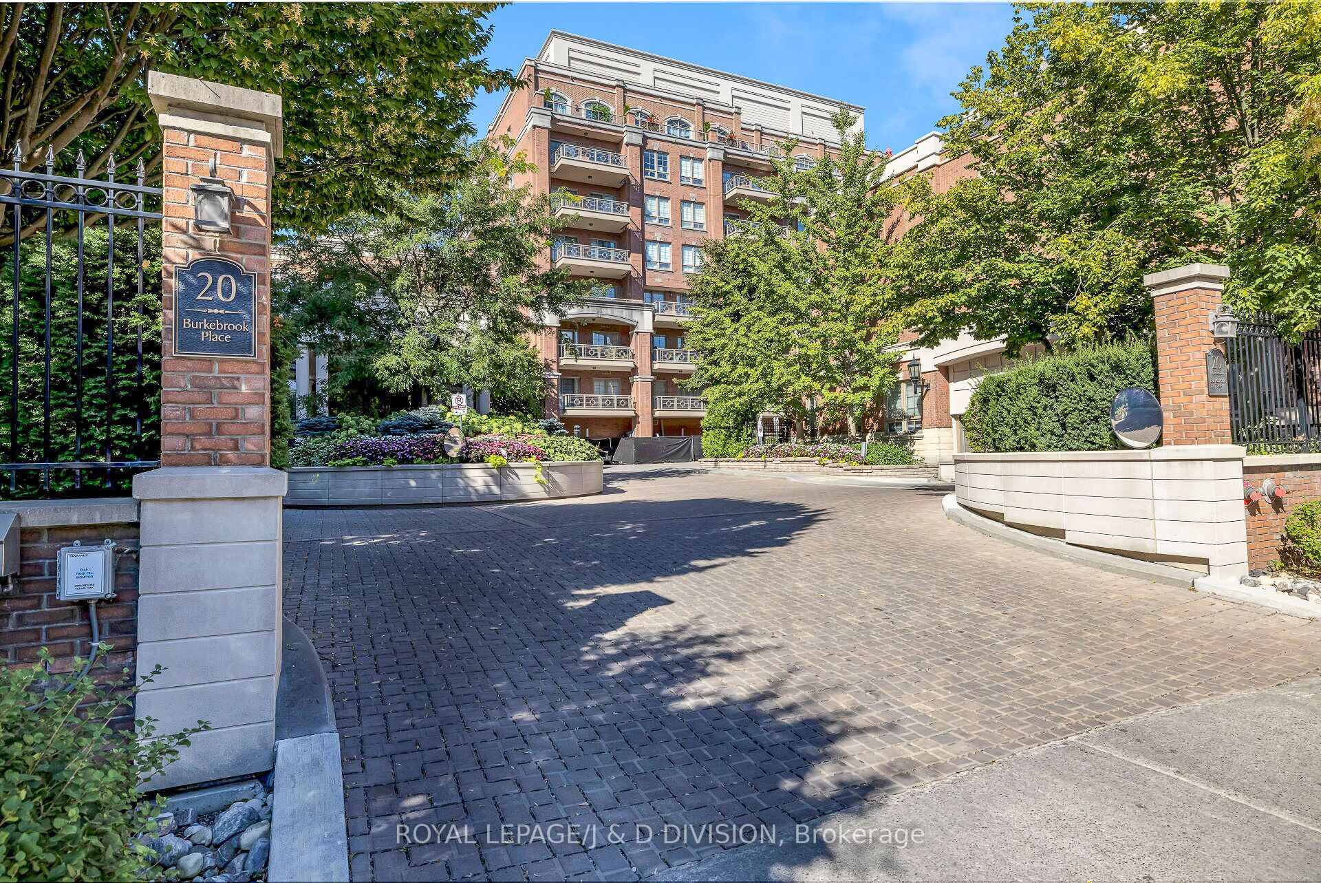 2 Bedrooms Condo at 20 Burkebrook,  Toronto For sale