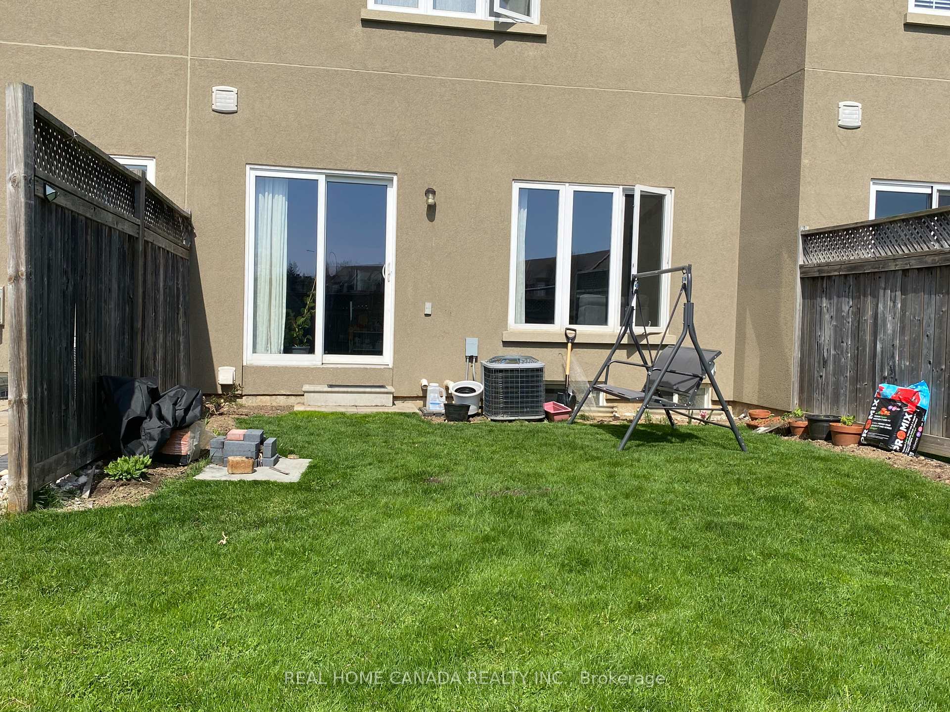 3 Bedrooms Condo at 370 Stonehenge,  Hamilton For sale