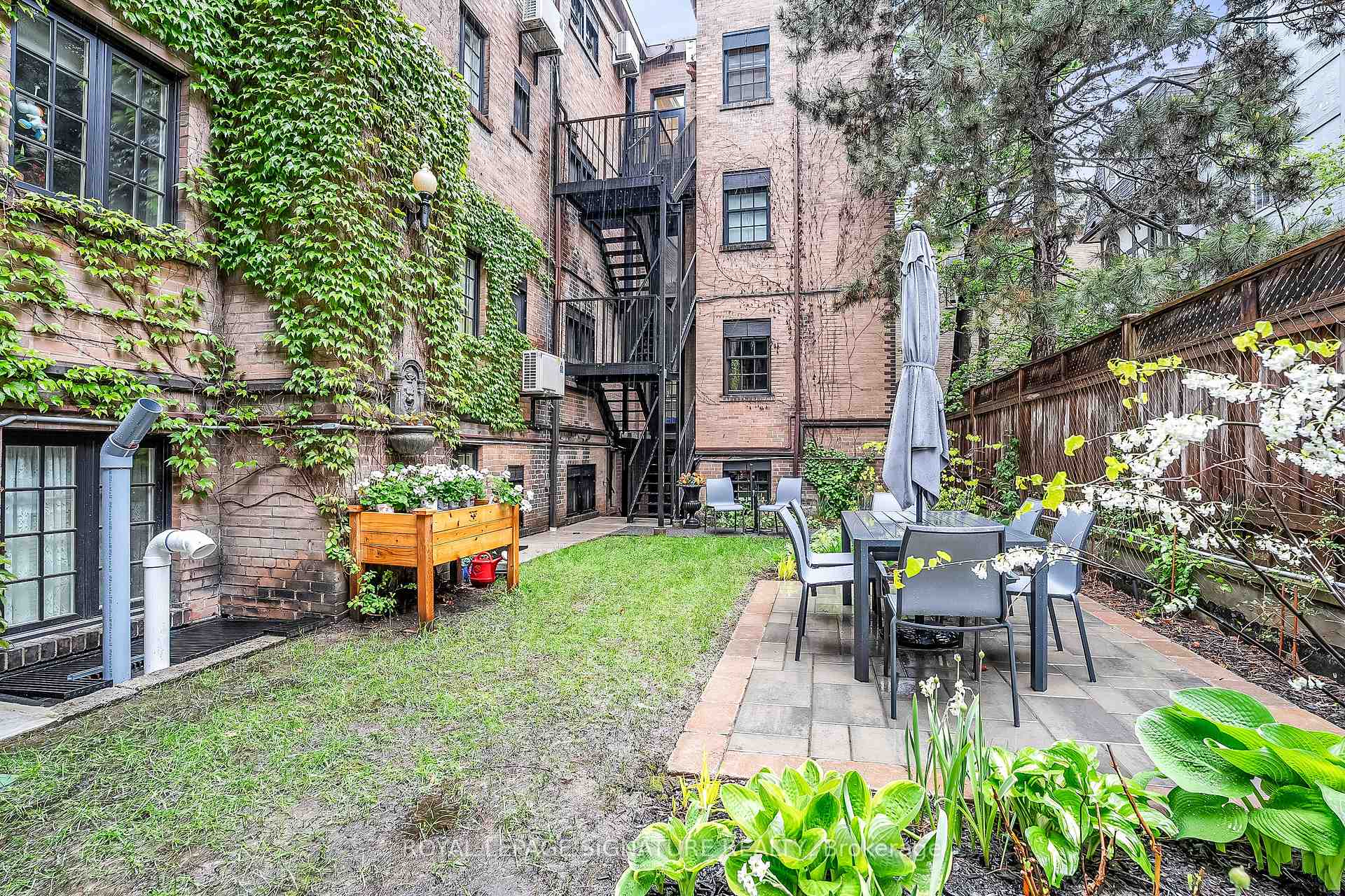 2 Bedrooms Co-op at 150 St Clair, Toronto For sale