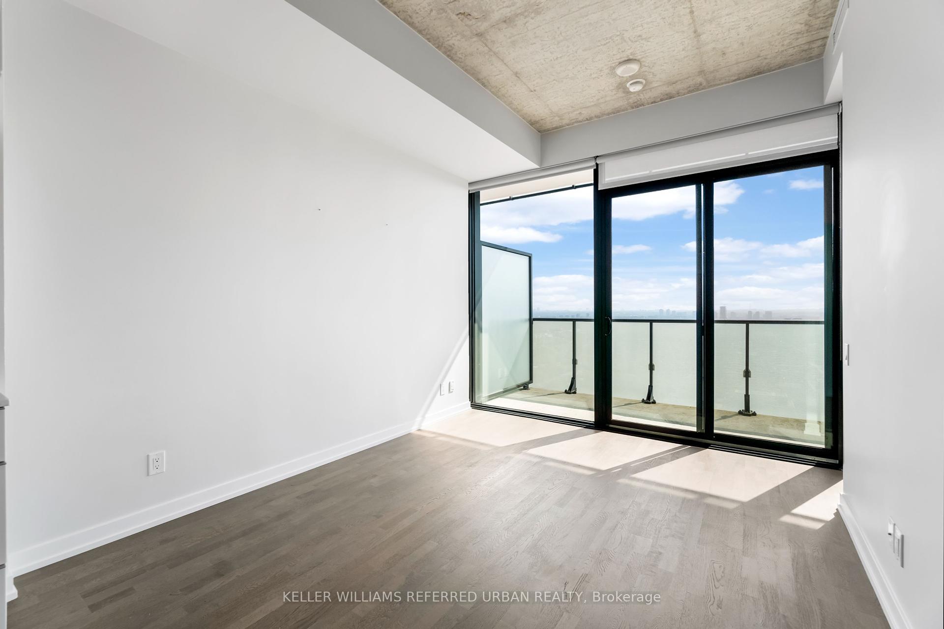 2 Bedrooms Condo at 185 Roehampton, Toronto For sale